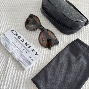 Accessories- OAKLEY SPINDRIFT PRISM Sunglasses - Brand New - NWT  - Woman